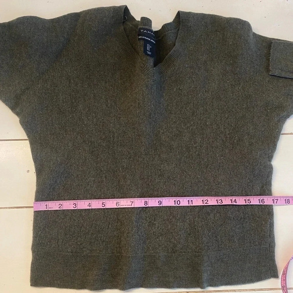 Tahari Forest Green Wool V-Neck Sweater Women’s Large Dark Academia Preppy - Picture 4 of 9